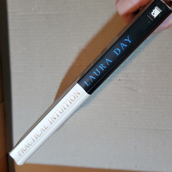 2/$8 📚 Practical Intuition Laura Day Paperback book - Picture 4 of 12